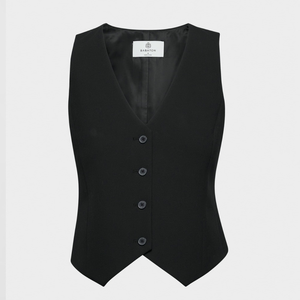 Aritzia vest new with tags. Size 8